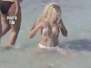 boobs,outdoor,bikini,amateur,beach